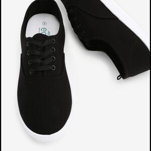 * ARDENE BLACK LACE UP CANVAS CASUAL BAMBOO RAYON SNEAKERS SIZE 9 NEW WITH TAGS